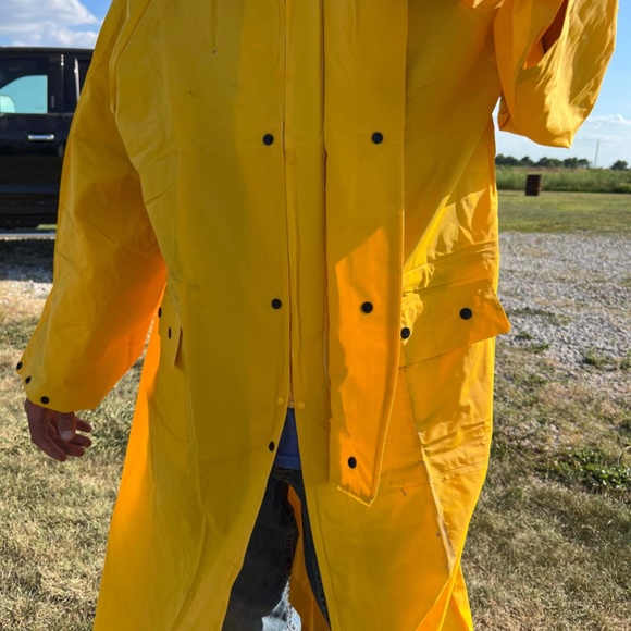 Yellow rain coat with snap on hood - Picture 5 of 8